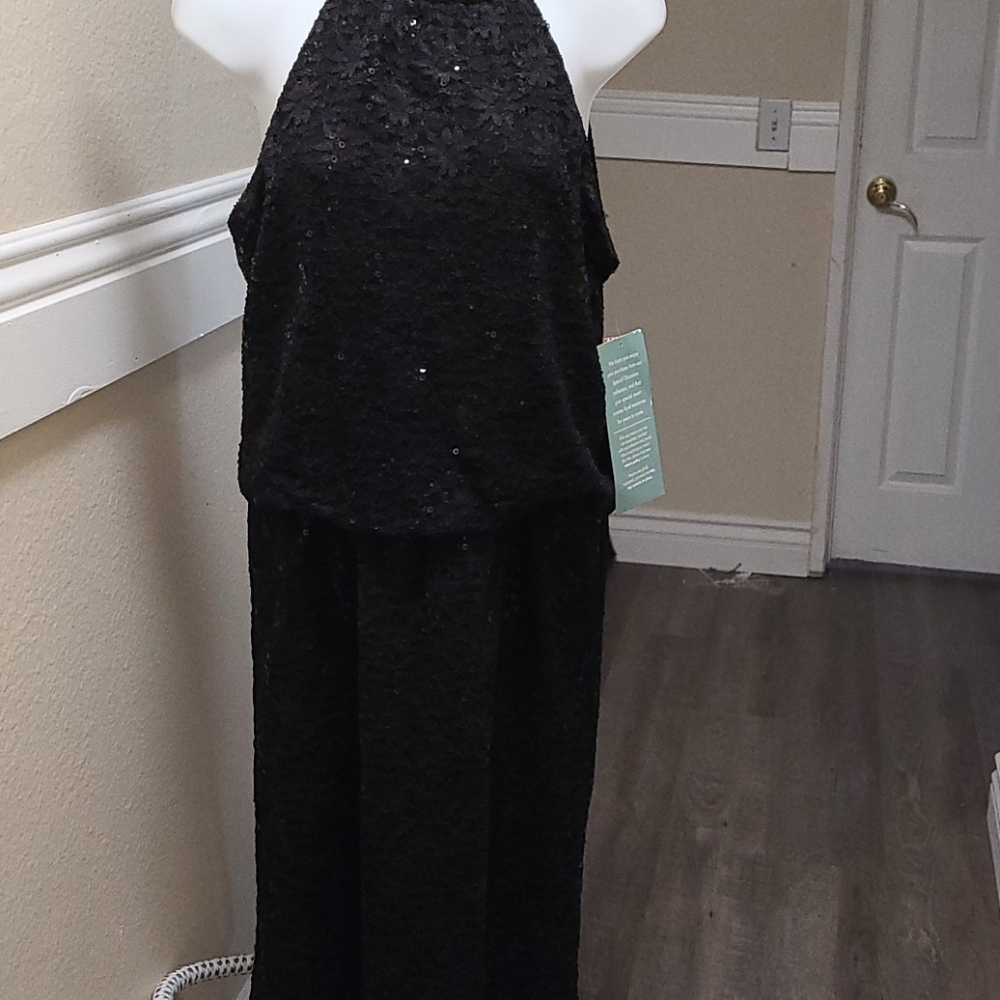 Dress - Picture 2 of 3